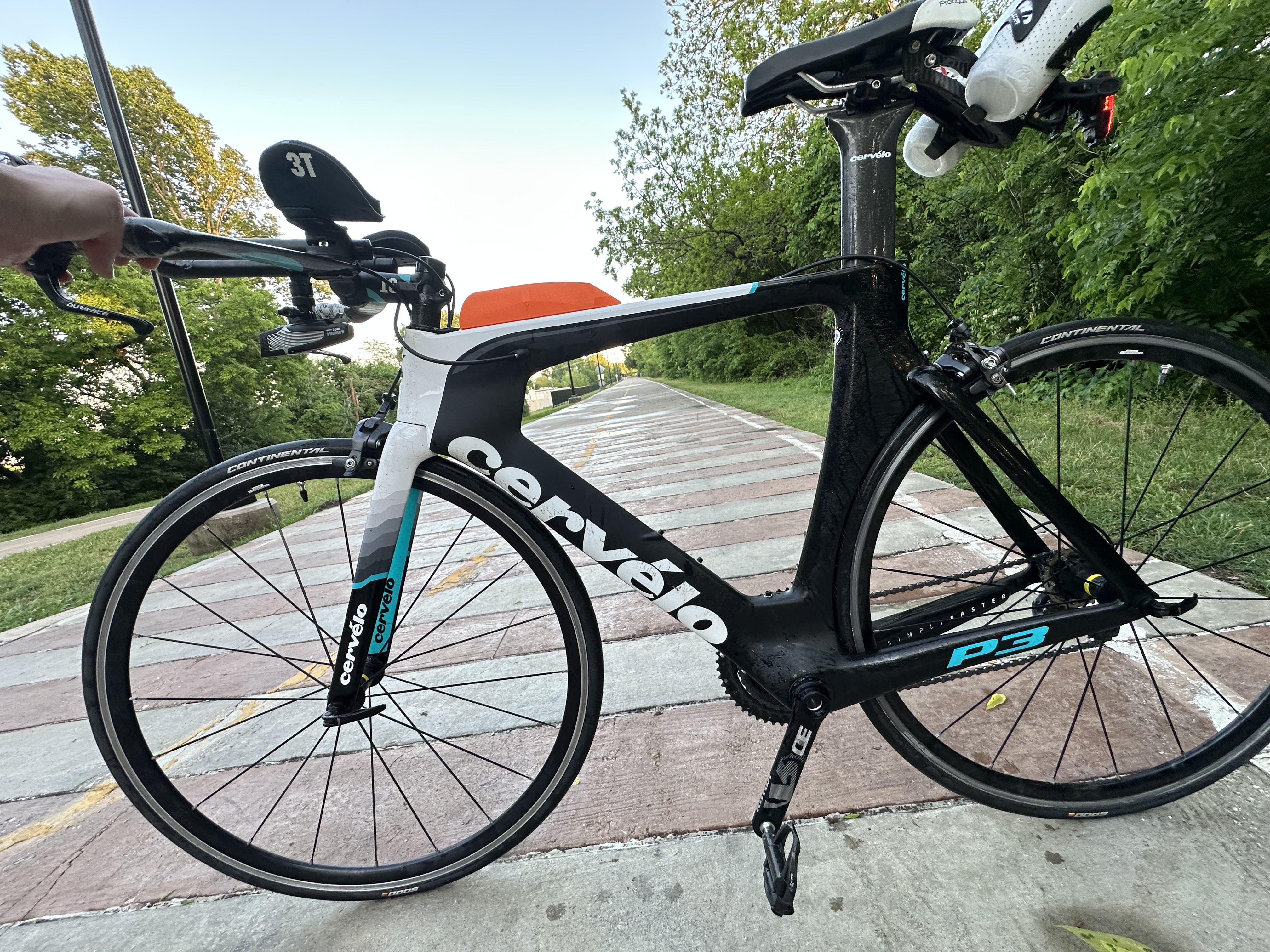 3D printed TPU storage box attached to the top tube of my triathlon bike